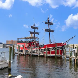 Holiday home 20th Floor Condo! Sleeps 8! Gulf Front Master W/ Beautiful Gulf Views!, Panama City Beach